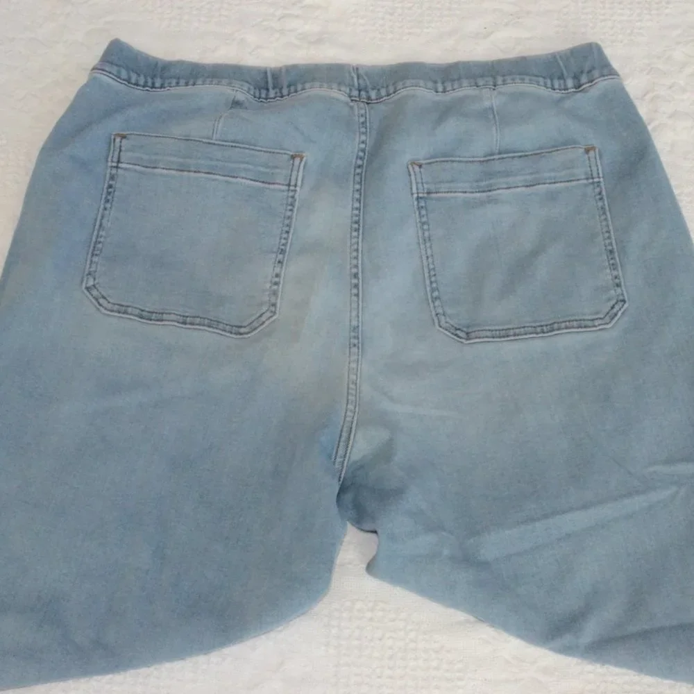 Madewell Pull-On Relaxed Jeans in Bellview Wash XL - Picture 8 of 16
